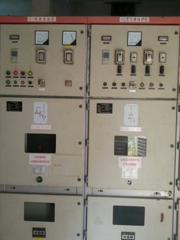 師傅你好,高壓開關(guān)柜是不是把負(fù)荷開關(guān)關(guān)了,然后把下車搖出來是不是